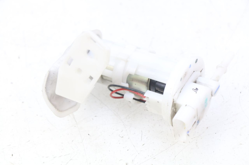 photo de BENZINEPOMP PIAGGIO VESPA GTS IGET ABS 125 (2017 - 2023) - Andere kijkhoek