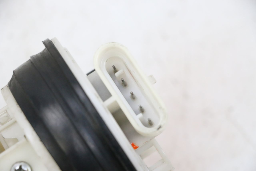 photo de BENZINEPOMP PIAGGIO VESPA GTS SUPER IE 125 (2009 - 2016) - Markeringen en referenties