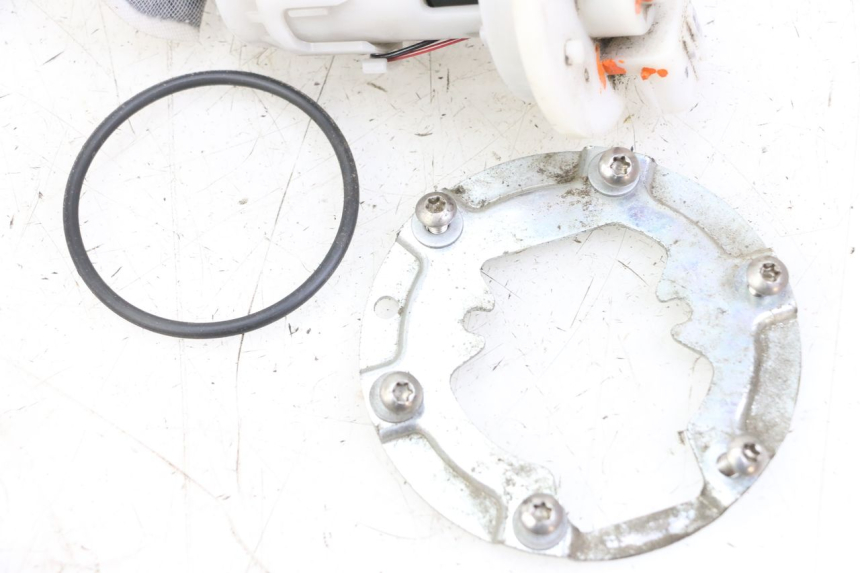 photo de BENZINEPOMP PIAGGIO ZIP 4T 50 (2018 - 2020) - Markeringen en referenties