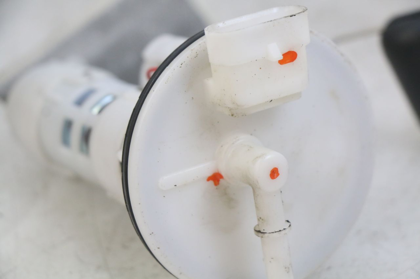 photo de BENZINEPOMP UNIVERSAL BIKE ZN50QT-11B 50 (2018 - 2021) - Zoom op gebruiksstaat