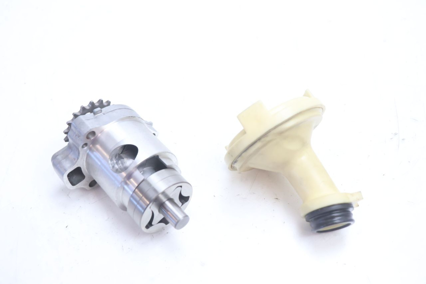 photo de OLIEPOMP KAWASAKI ER-6 ER6 N 650 (2005 - 2009) - Detail van het onderdeel
