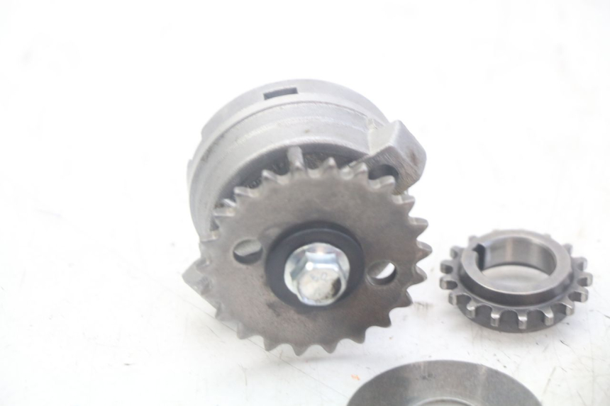 photo de OLIEPOMP APRILIA SCARABEO 100 (2003 - 2012) - Andere kijkhoek