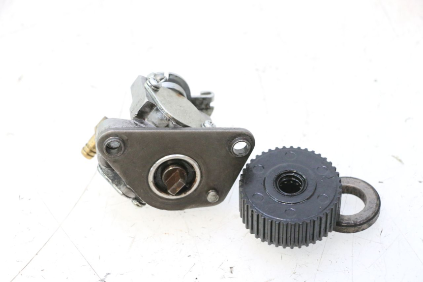 photo de OLIEPOMP PIAGGIO VESPA PRIMAVERA 2T 50 (2013 - 2018) - Detail van het onderdeel
