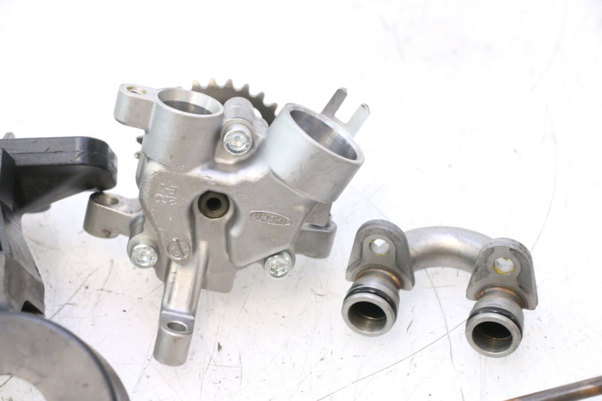 photo de OLIEPOMP YAMAHA YZF R6 600 (2008 - 2009) - Markeringen en referenties