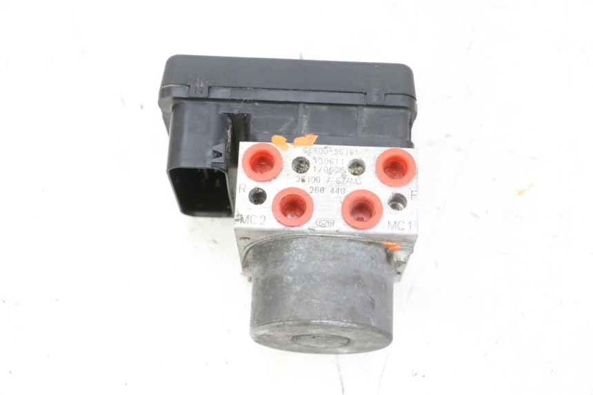 photo de ABS-POMP SUZUKI BURGMAN 650 (2013 - 2020) - Detail van het onderdeel