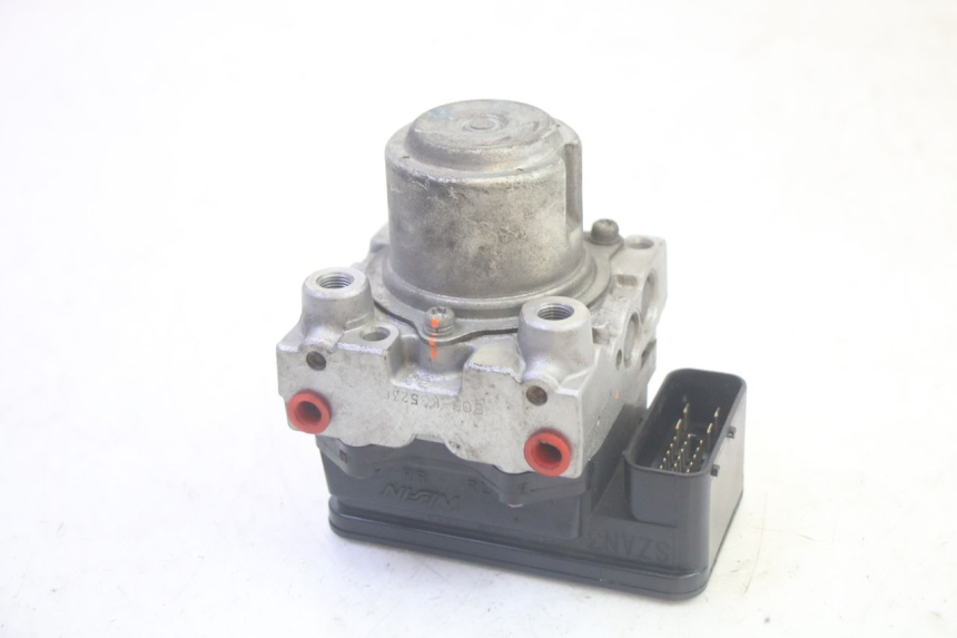 photo de ABS-POMP SUZUKI BURGMAN EXECUTIVE ABS 650 (2006 - 2012) - Detail van het onderdeel