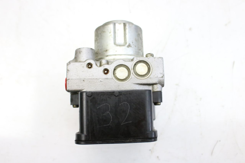 photo de ABS-POMP HONDA FES S-WING SWING ABS 125 (2007 - 2015) - Detail van het onderdeel