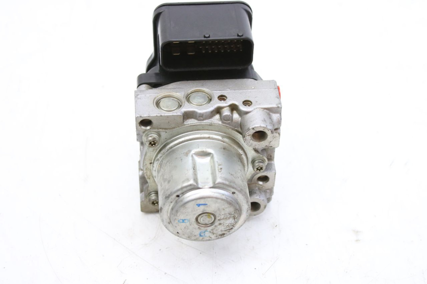 photo de ABS-POMP HONDA FES S-WING SWING ABS 125 (2007 - 2015) - Zoom op gebruiksstaat