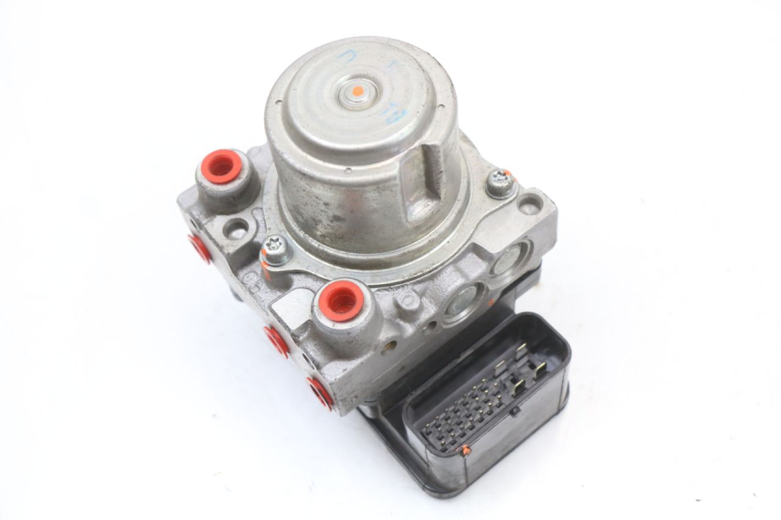 photo de ABS-POMP HONDA FES S-WING SWING ABS 125 (2007 - 2015) - Detail van het onderdeel