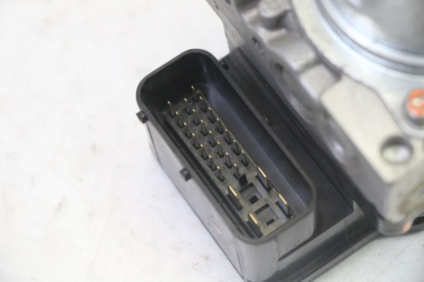 photo de ABS-POMP HONDA FES S-WING SWING ABS 125 (2007 - 2015) - Zoom op gebruiksstaat