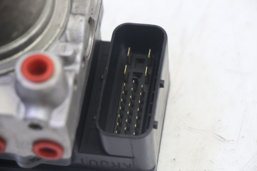 photo de ABS-POMP HONDA FES S-WING SWING ABS 125 (2007 - 2015) - Zoom op gebruiksstaat