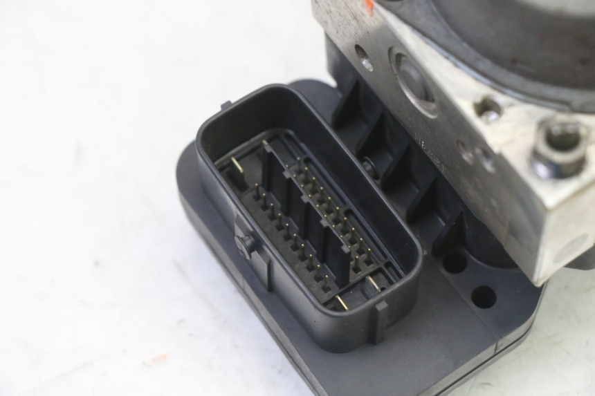 photo de ABS-POMP YAMAHA FJR ABS 1300 (2006 - 2012) - Zoom op gebruiksstaat