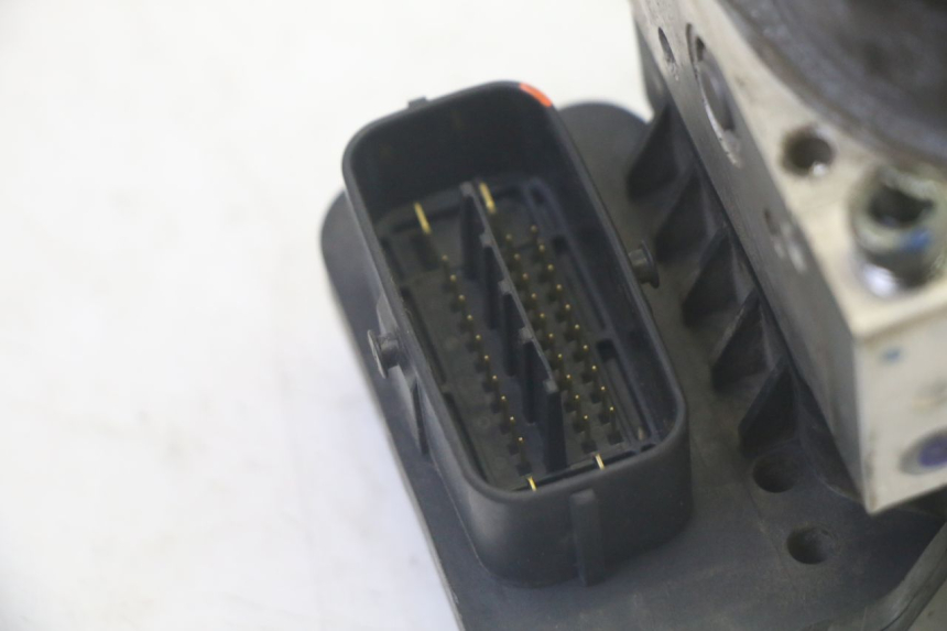 photo de ABS-POMP YAMAHA FJR ABS 1300 (2006 - 2012) - Zoom op gebruiksstaat