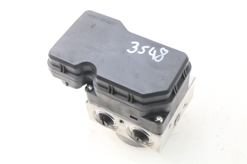 photo de ABS-POMP YAMAHA FZ8 800 (2010 - 2016) - Zoom op gebruiksstaat