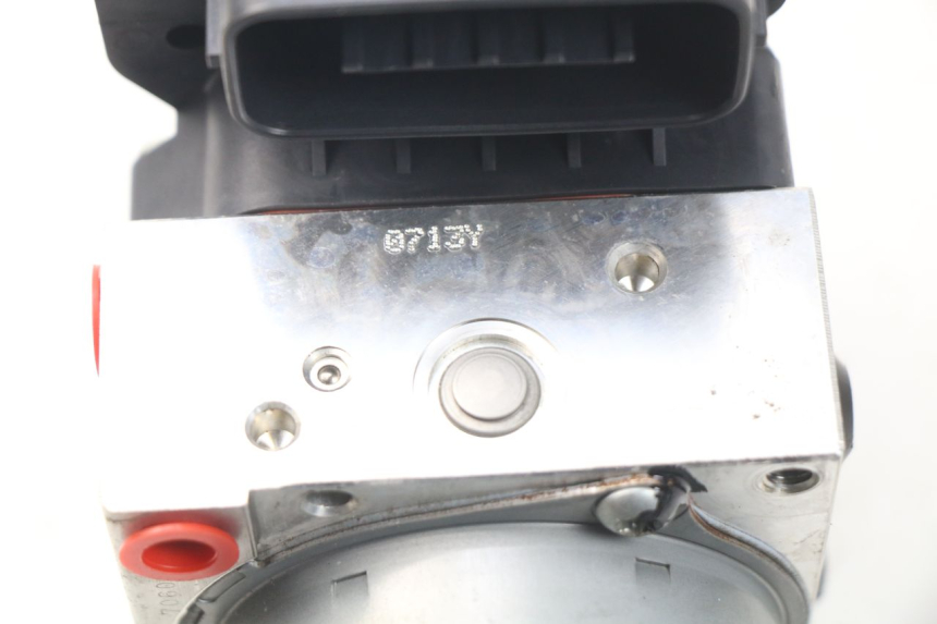 photo de ABS-POMP YAMAHA FZ8 800 (2010 - 2016) - Andere kijkhoek