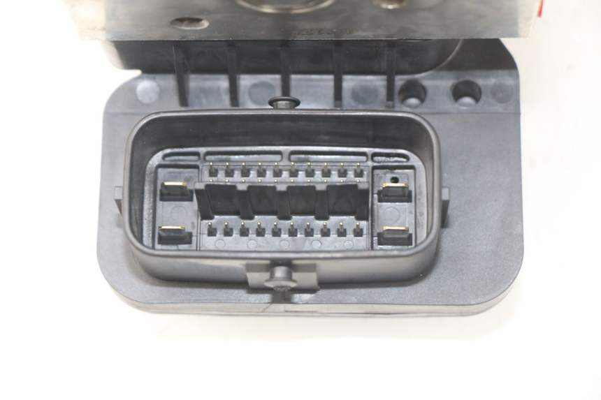 photo de ABS-POMP YAMAHA FZ8 800 (2010 - 2016) - Technische close-up