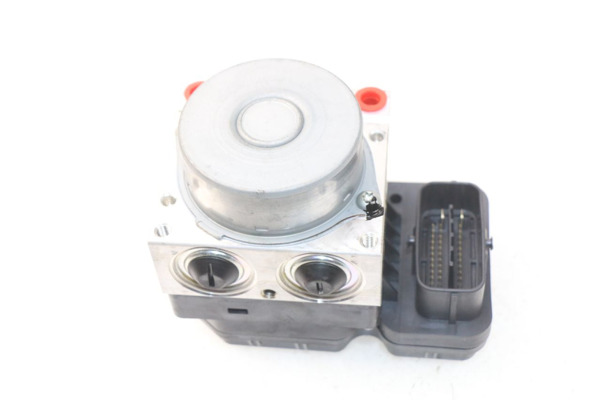 photo de ABS-POMP YAMAHA FZ8 800 (2010 - 2016) - Overzicht