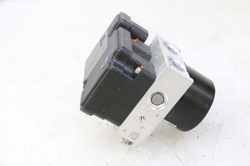 photo de ABS-POMP PIAGGIO MP3 HPE 310 (2024 - 2025) - Bevestigingspunten