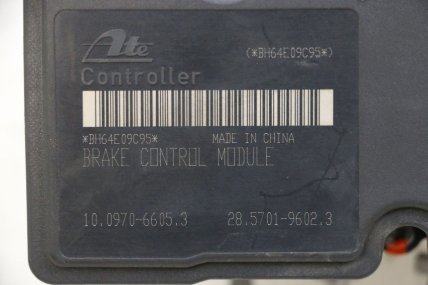 photo de ABS-POMP PIAGGIO MP3 500 (2014 - 2017) - Bevestigingspunten