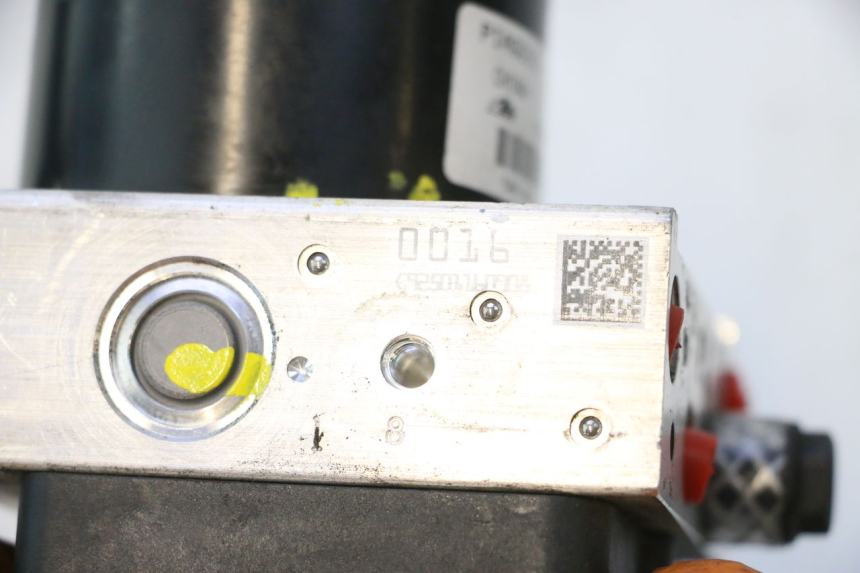 photo de ABS-POMP PIAGGIO MP3 500 (2016 - 2018) - Detail van het onderdeel