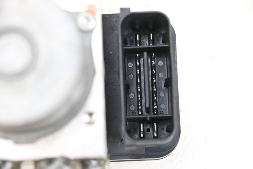 photo de ABS-POMP YAMAHA MT-07 MT07 ABS 700 (2018 - 2020) - Andere kijkhoek