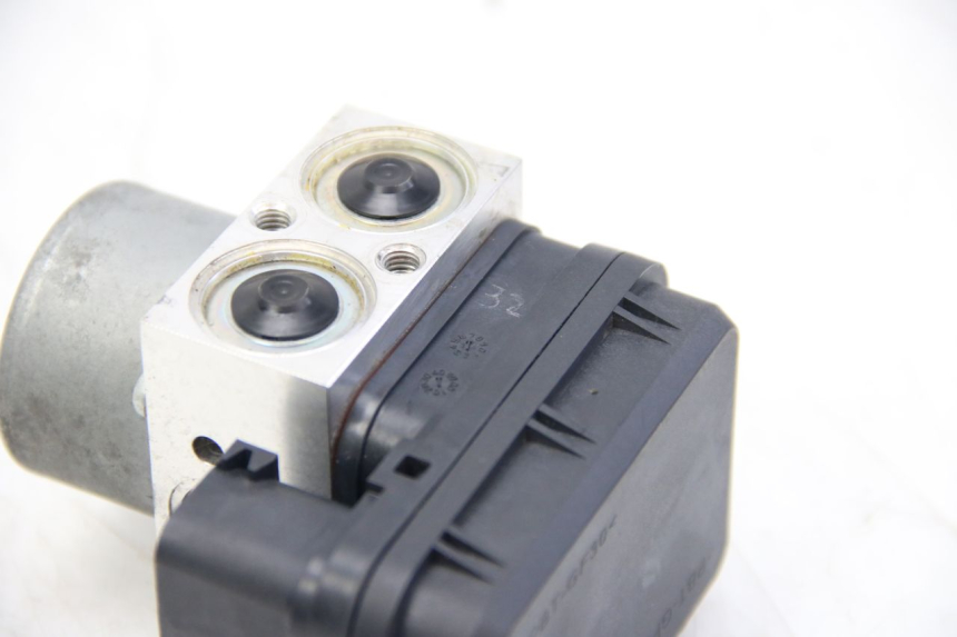 photo de ABS-POMP YAMAHA MT ABS 125 (2014 - 2018) - Detail van het onderdeel