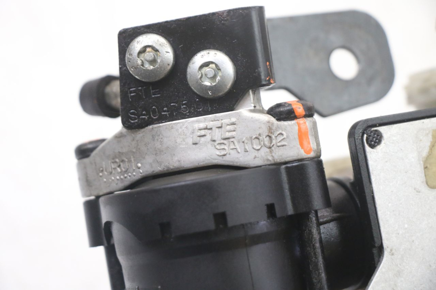 photo de ABS-POMP PEUGEOT SATELIS COMPRESSOR K15 125 (2006 - 2009) - Bevestigingspunten