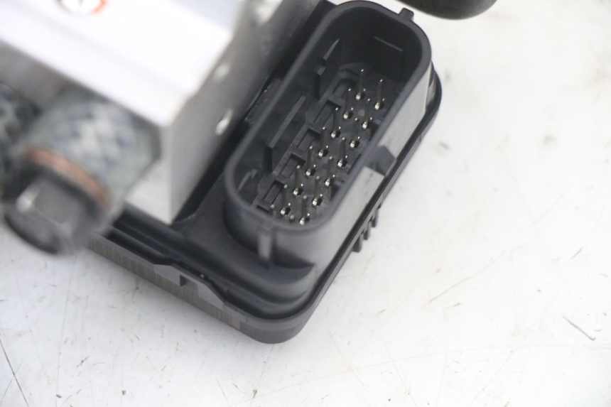 photo de ABS-POMP ROYAL ENFIELD HYMALAYAN 410 (2016 - 2023) - Zoom op gebruiksstaat