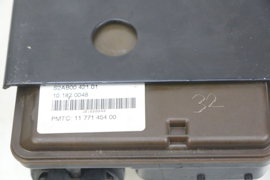 photo de ABS-POMP PEUGEOT SATELIS 125 (2010 - 2012) - Zoom op gebruiksstaat