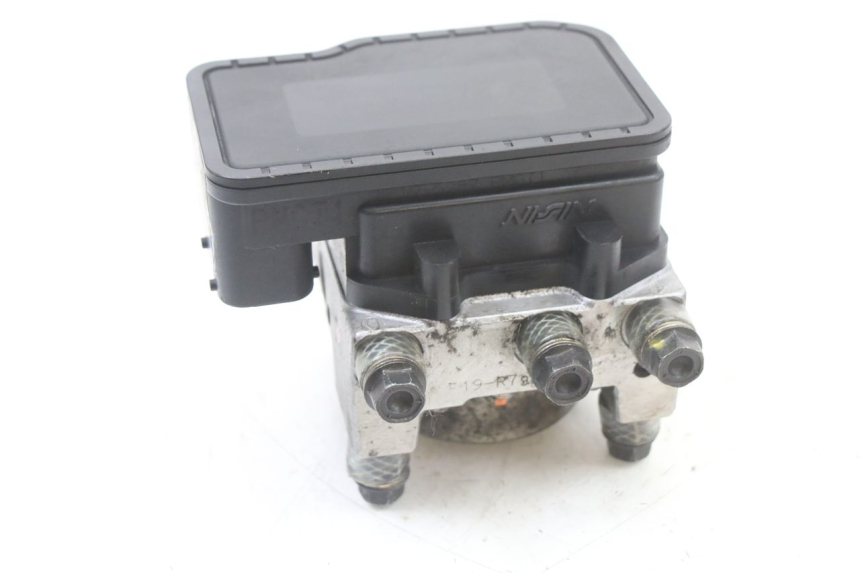 photo de ABS-POMP PEUGEOT SATELIS 125 (2013 - 2018) - Bevestigingspunten