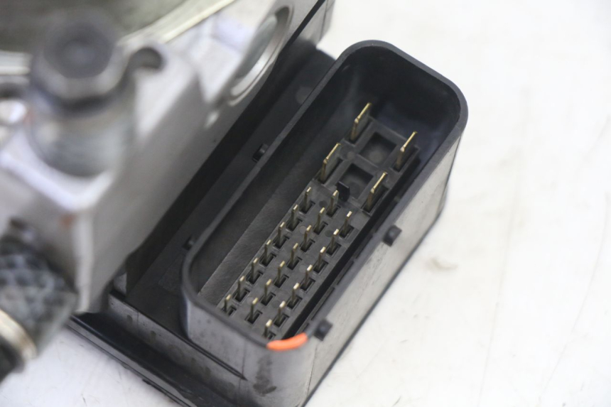 photo de ABS-POMP PEUGEOT SATELIS 125 (2013 - 2018) - Zoom op gebruiksstaat