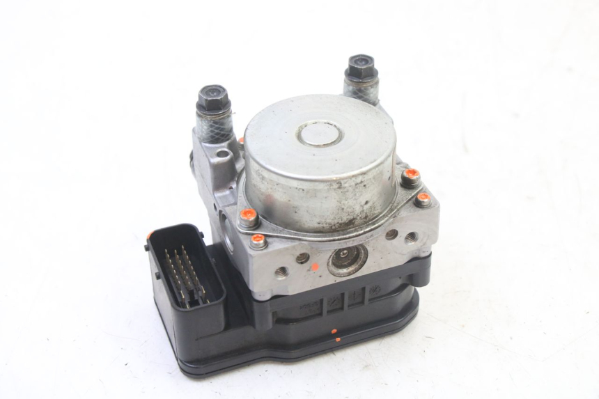 photo de ABS-POMP PEUGEOT SATELIS 125 (2013 - 2018) - Andere kijkhoek