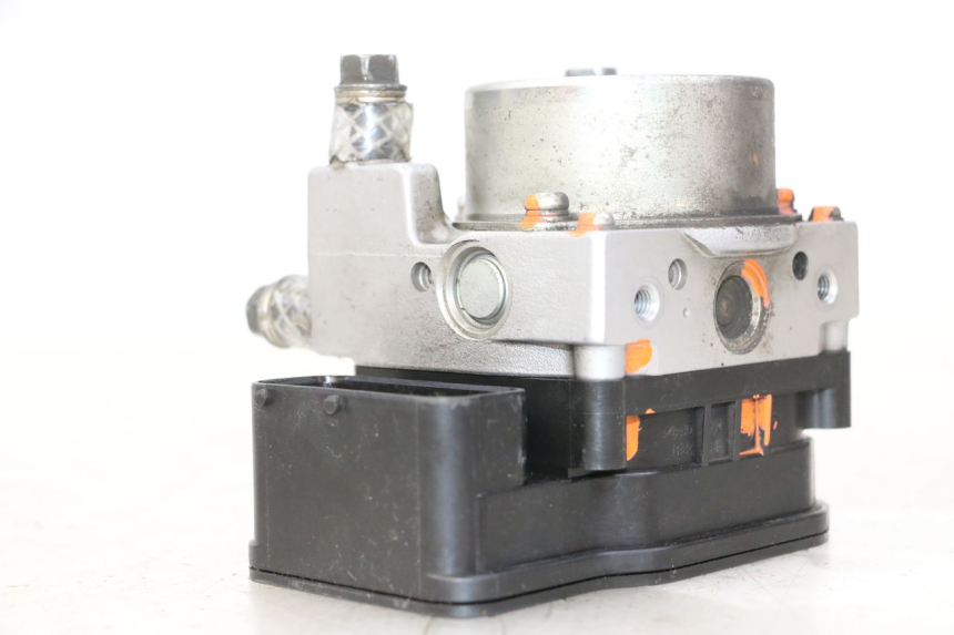 photo de ABS-POMP PEUGEOT SATELIS 125 (2013 - 2018) - Bevestigingspunten