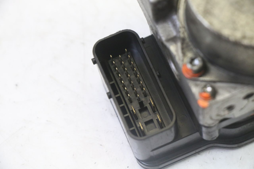 photo de ABS-POMP PEUGEOT SATELIS 125 (2010 - 2012) - Zoom op gebruiksstaat