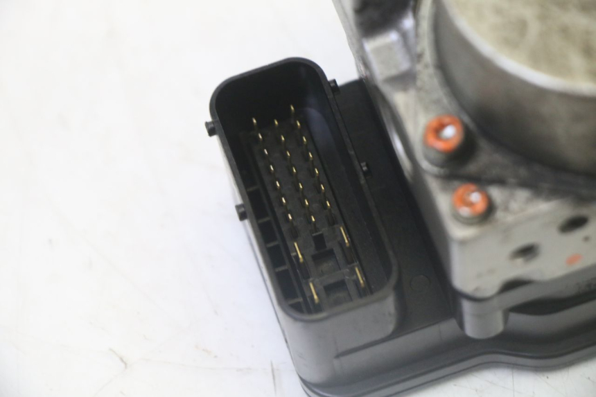 photo de ABS-POMP PEUGEOT SATELIS 125 (2013 - 2018) - Andere kijkhoek