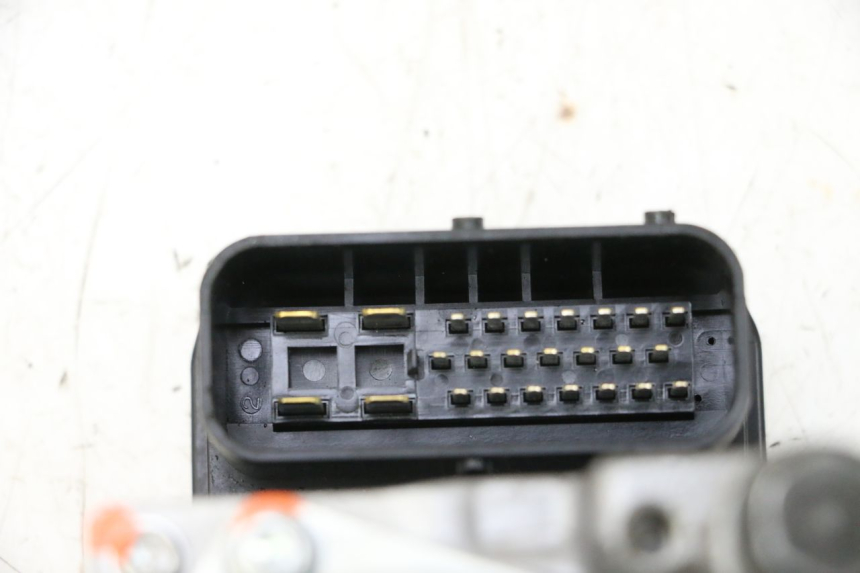 photo de ABS-POMP PEUGEOT SATELIS 125 (2013 - 2018) - Zoom op gebruiksstaat