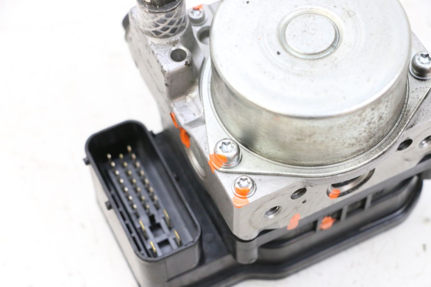 photo de ABS-POMP PEUGEOT SATELIS 125 (2013 - 2018) - Bevestigingspunten