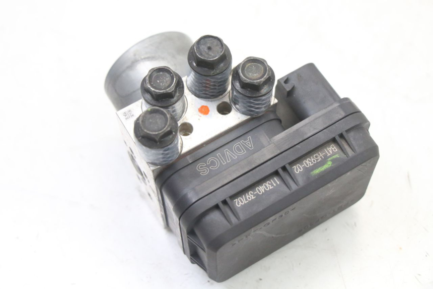 photo de ABS-POMP YAMAHA TRACER 7 700 (2020 - 2024) - Andere kijkhoek