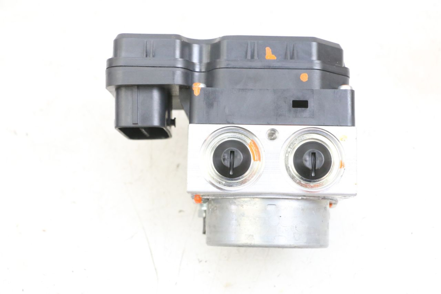 photo de ABS-POMP YAMAHA TRICITY 300 (2020 - 2024) - Detail van het onderdeel