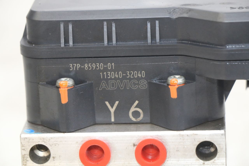 photo de ABS-POMP YAMAHA X-MAX XMAX 125 (2010 - 2013) - Bevestigingspunten