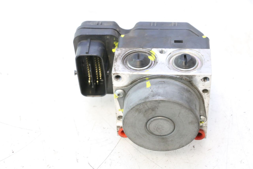 photo de ABS-POMP YAMAHA X-MAX XMAX 125 (2010 - 2013) - Bevestigingspunten