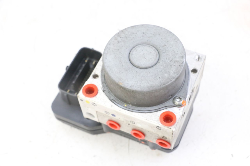 photo de ABS-POMP YAMAHA XJ6 ABS 600 (2008 - 2016) - Zoom op gebruiksstaat