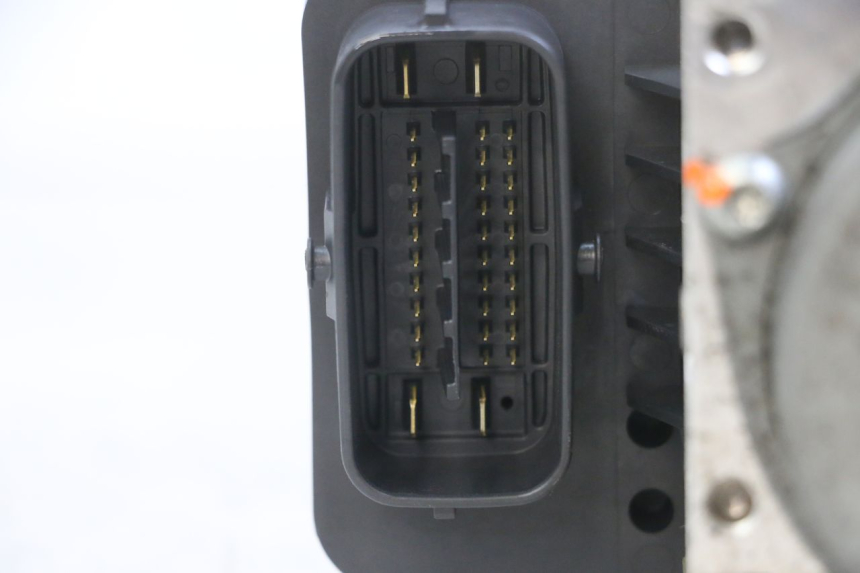 photo de ABS-POMP YAMAHA XJ6 ABS 600 (2008 - 2016) - Andere kijkhoek