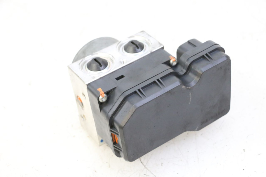 photo de ABS-POMP YAMAHA XJ6 ABS 600 (2008 - 2016) - Bevestigingspunten