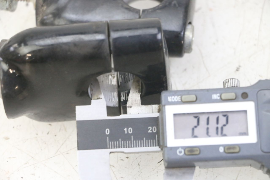 photo de STUURKLEM HONDA FORZA ABS 300 (2013 - 2017) - Detail van het onderdeel