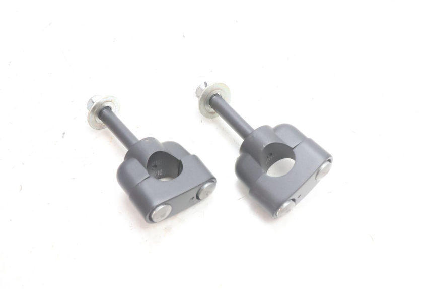photo de STUURKLEM YAMAHA FZ8 800 (2010 - 2016) - Detail van het onderdeel