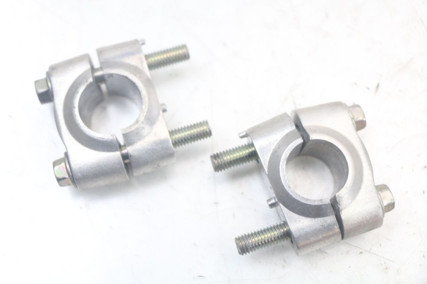 photo de STUURKLEM YAMAHA XMAX X-MAX ABS 125 (2017 - 2020) - Detail van het onderdeel