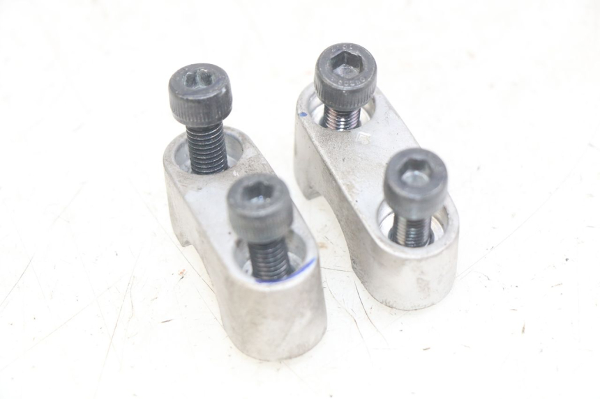 photo de STUURKLEM YAMAHA X-MAX XMAX 125 (2010 - 2013) - Detail van het onderdeel