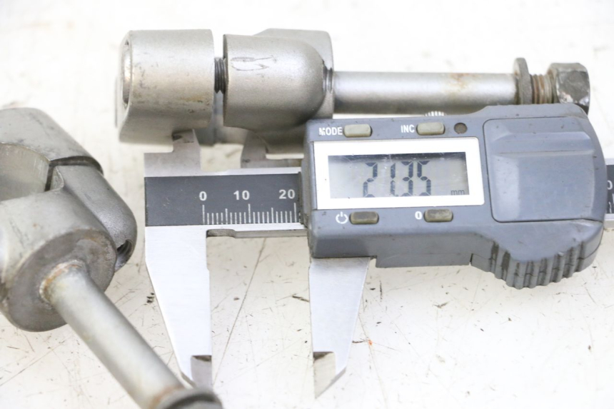 photo de STUURKLEM YAMAHA XJN DIVERSION 600 (2000 - 2003) - Detail van het onderdeel