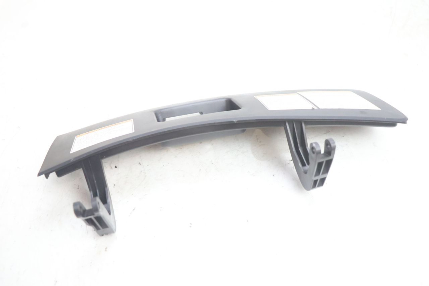 photo de HANDSCHOENENVAKHOUDER SUZUKI BURGMAN EXECUTIVE ABS 650 (2006 - 2012) - Detail van het onderdeel
